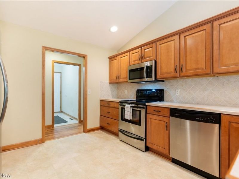 4946 Simsbury Circle NW, Massillon, OH 44646 Photo 11