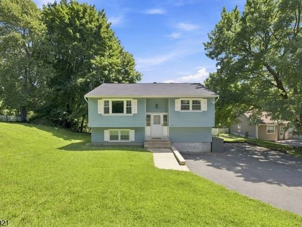 20 S Hillside Dr, Mount Olive, NJ 07828