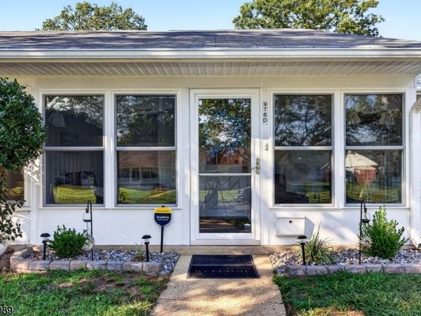 976 Aberdeen Dr, Lakewood, NJ 08701