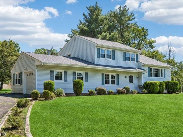 672 Thruway Dr, Bridgewater, NJ 08807