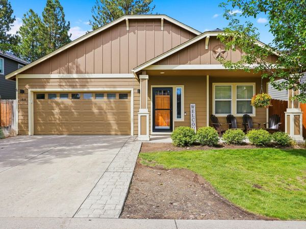 1610 W Carson Avenue, Sisters, OR 97759