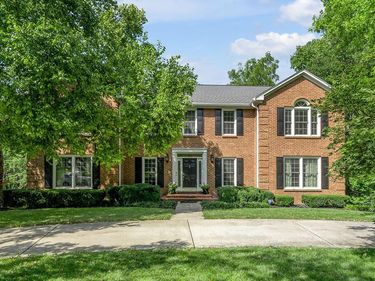 2385 The Woods Lane, Lexington, KY 40502