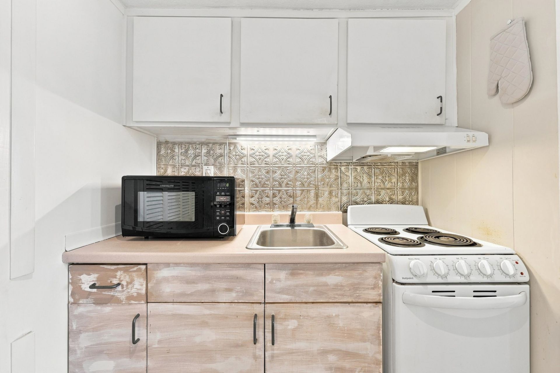 2202 S Perrin Dr. Photo 8