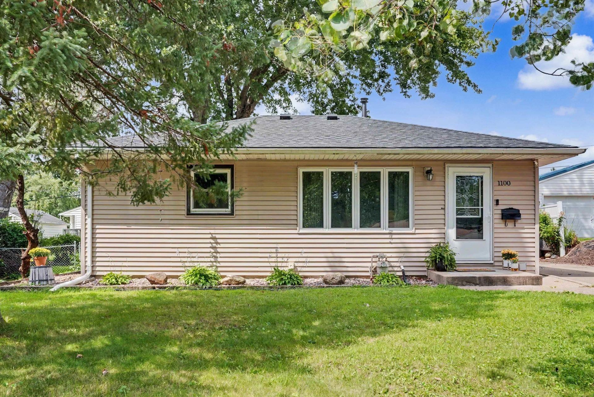 1100 Sheerer Avenue, Waterloo, IA 50701 Main Photo