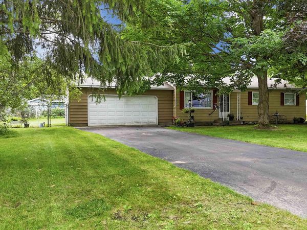 4285 Manor Wood Drive N, Traverse City, MI 49685