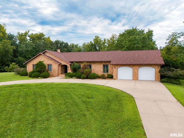 145 APPLE Lane, Carbondale, IL 62901
