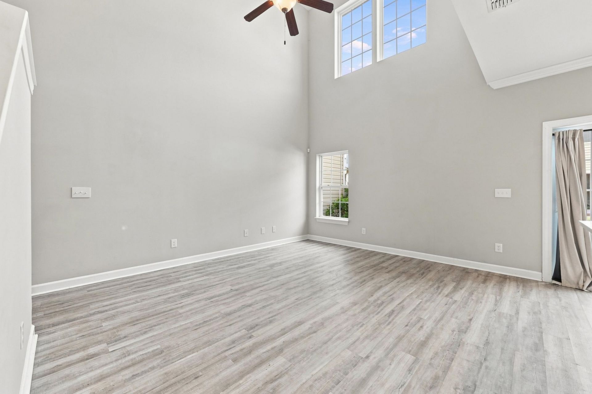 1025 Fairway Ln.  Photo 8