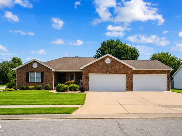 2895 Fox Ridge, Columbus, IN 47203