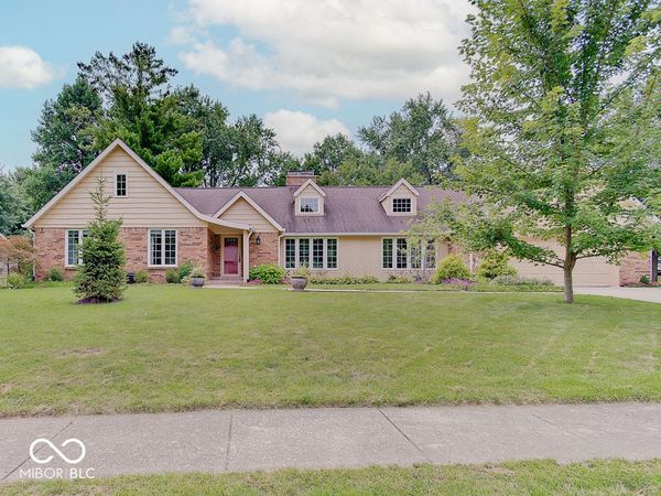 975 Williamsburg Lane, Zionsville, IN 46077