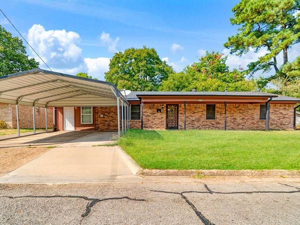 2820 W Kaufman Street, Paris, TX 75460
