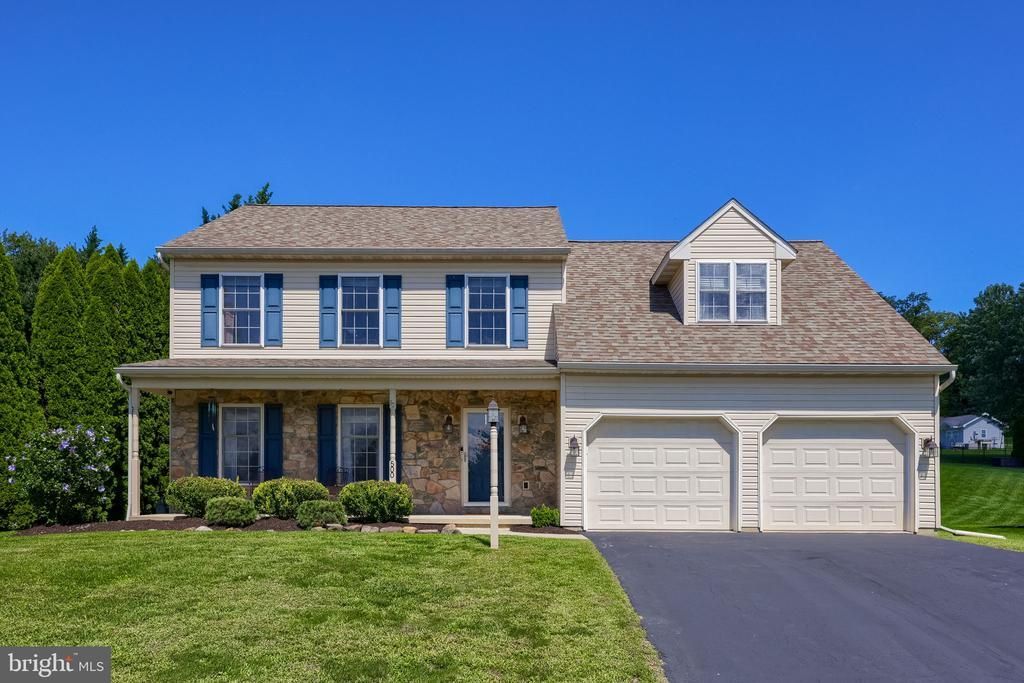 500 SILVER MAPLE COURT , MOUNT WOLF, PA 17347