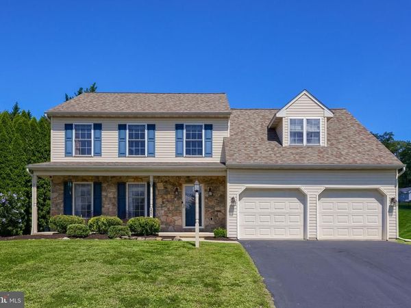 500 SILVER MAPLE COURT , MOUNT WOLF, PA 17347