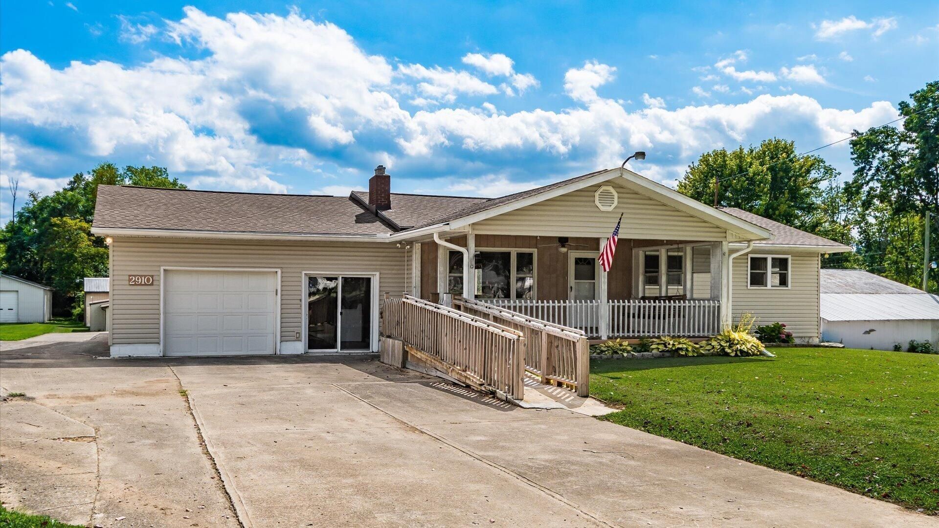 2910 S Pleasant Grove Road, Zanesville, OH 43701 Main Photo