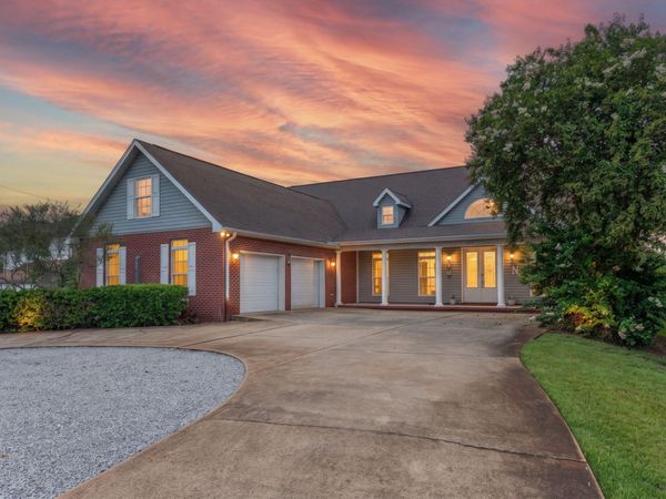 553 Cove Drive, Fort Walton Beach, FL 32547