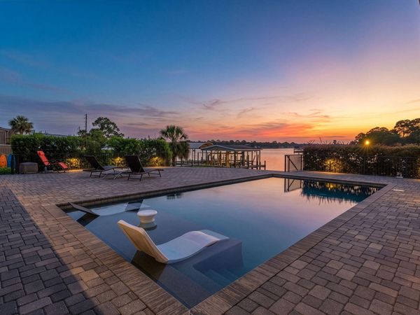 553 Cove Drive, Fort Walton Beach, FL 32547