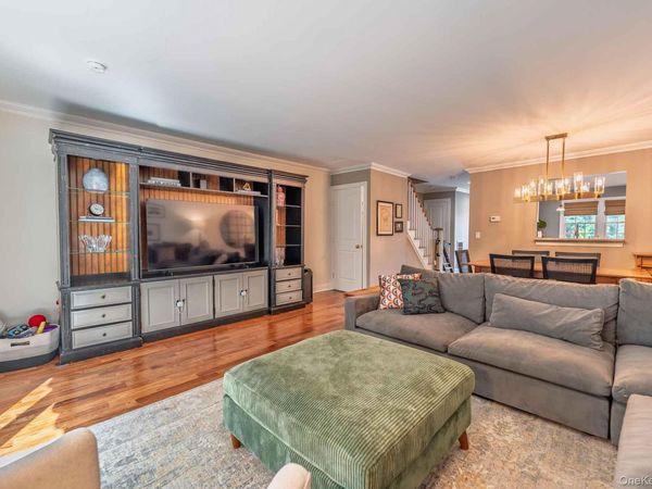 16 Pine Street, Huntington, NY 11743