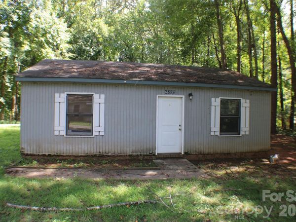 6782 Glover Lane , Stanley, NC 28164