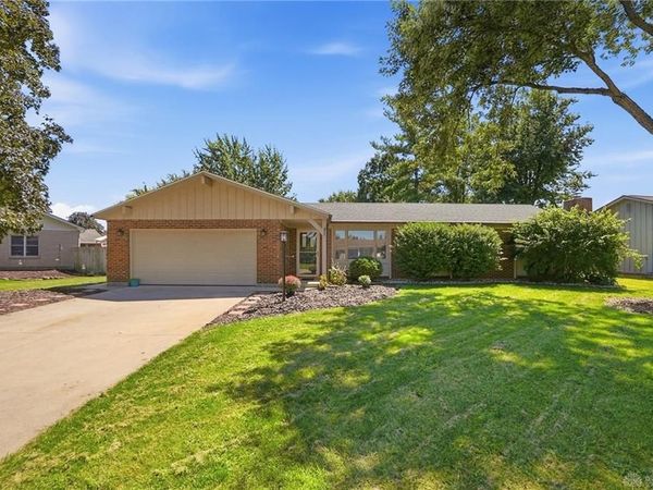 300 Woodlawn Drive, Tipp City, OH 45371