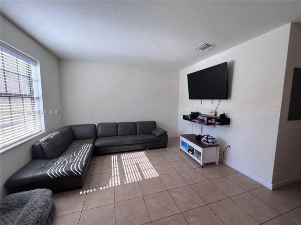 9335 W 33rd Ave , Hialeah, FL 33018