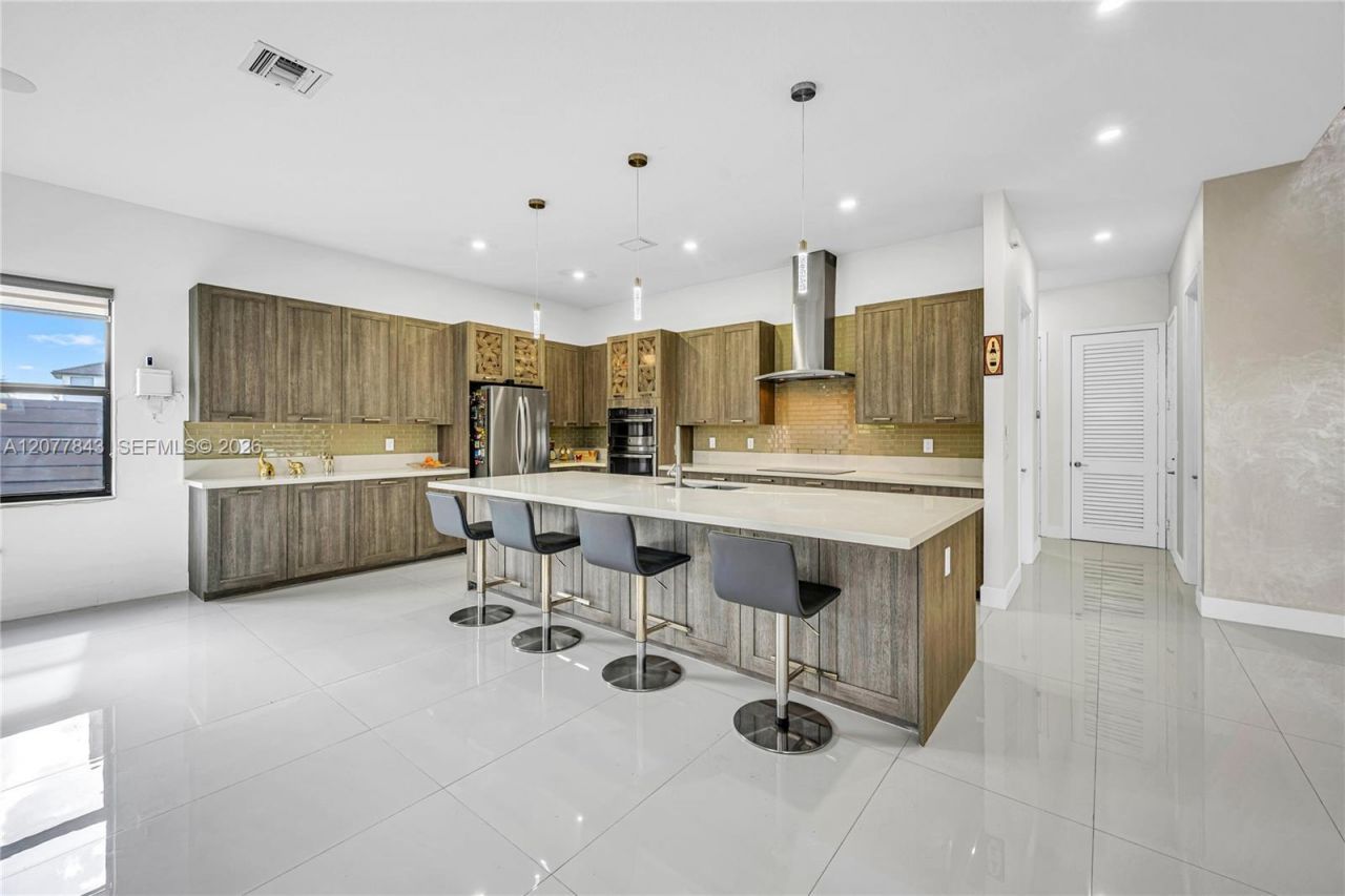 9121 NW 161st Ter , Miami Lakes, FL 33018 Photo