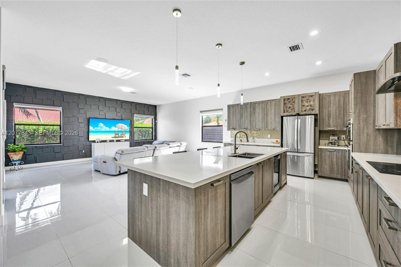 9121 NW 161st Ter , Miami Lakes, FL 33018 Photo