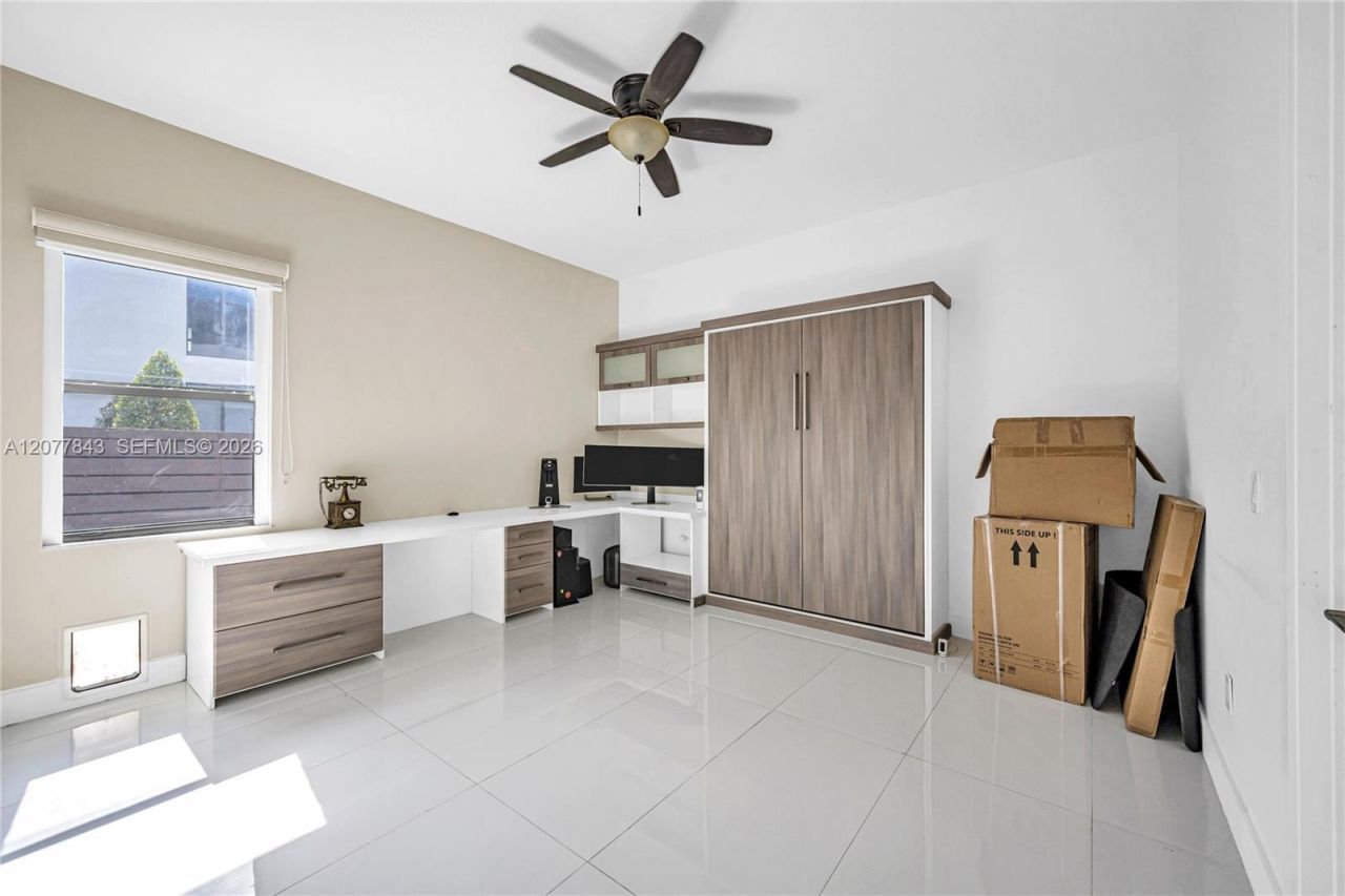 9121 NW 161st Ter , Miami Lakes, FL 33018 Photo
