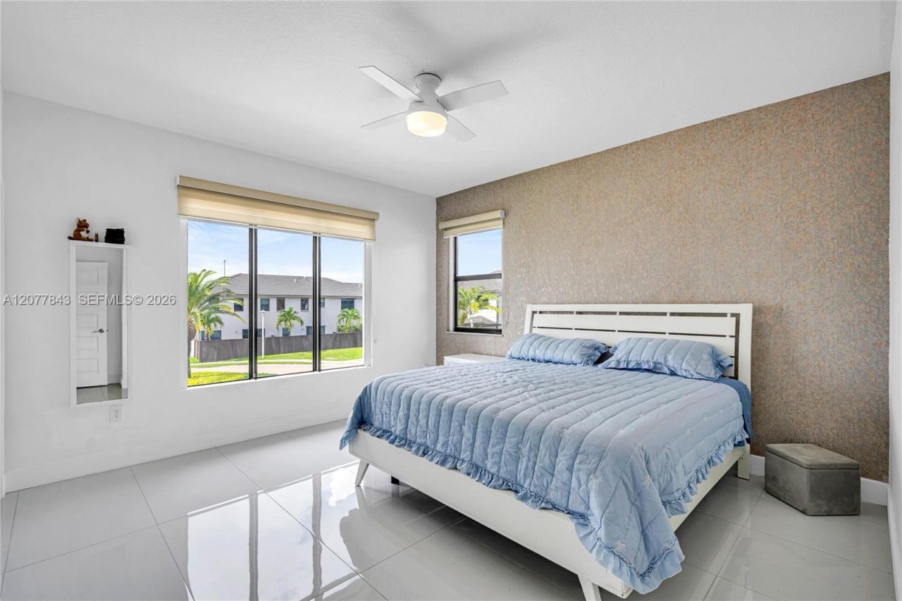 9121 NW 161st Ter , Miami Lakes, FL 33018 Photo