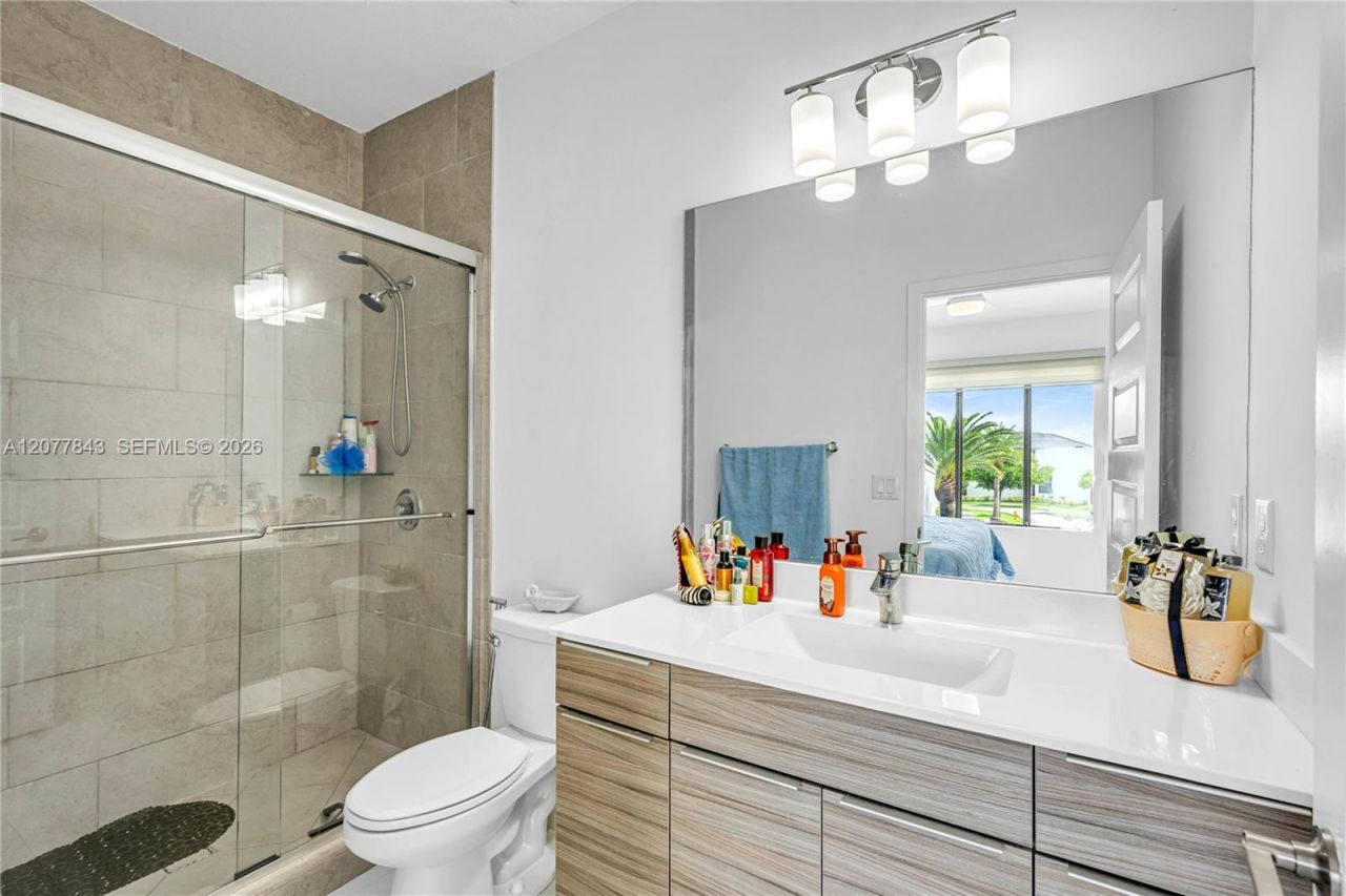 9121 NW 161st Ter , Miami Lakes, FL 33018 Photo
