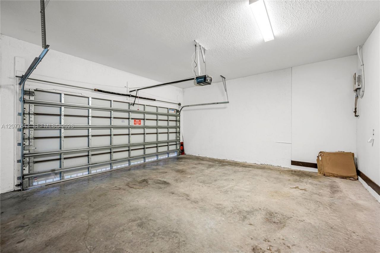 9121 NW 161st Ter , Miami Lakes, FL 33018 Photo