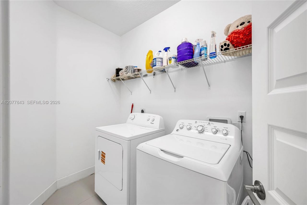 9121 NW 161st Ter , Miami Lakes, FL 33018 Photo