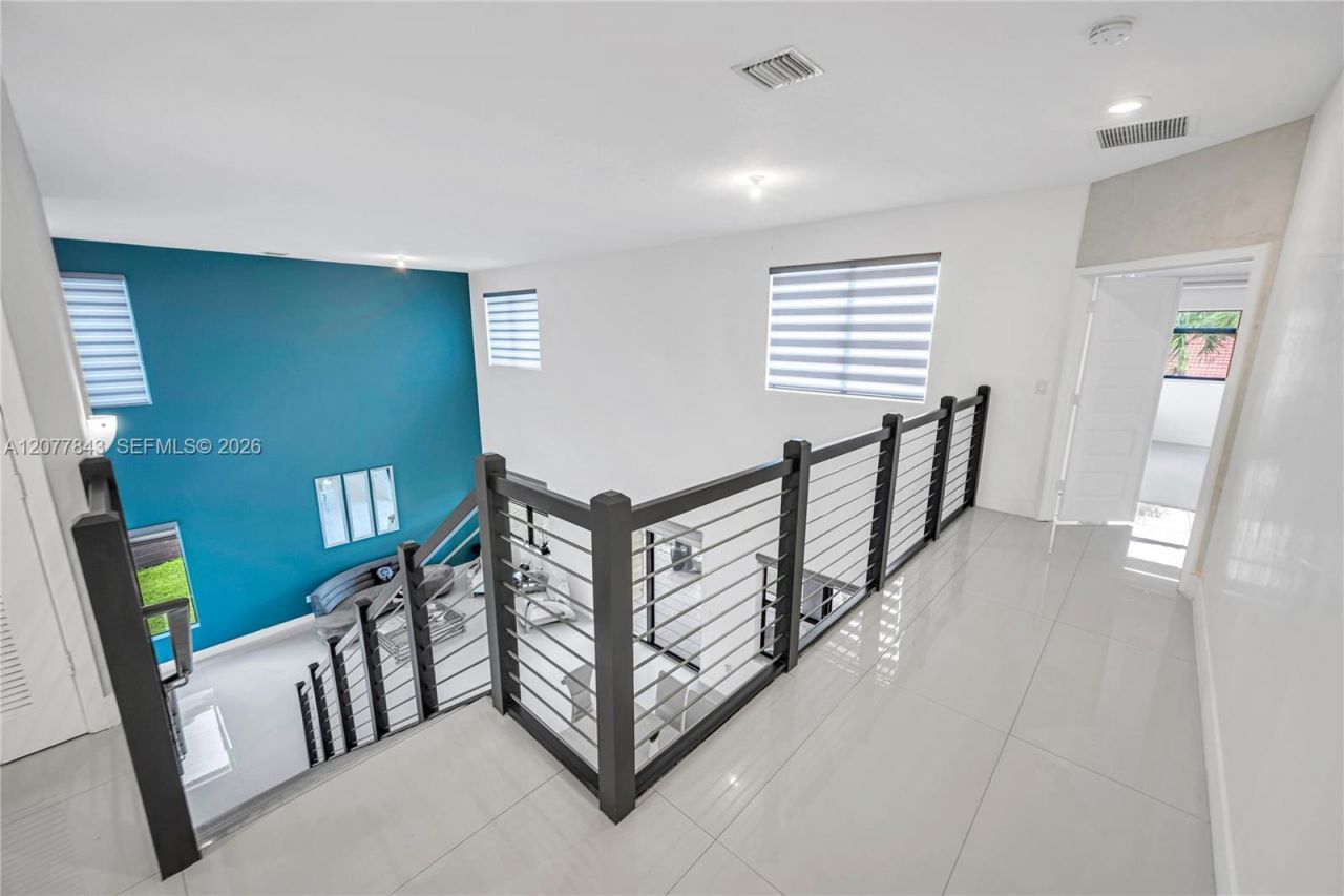 9121 NW 161st Ter , Miami Lakes, FL 33018 Photo