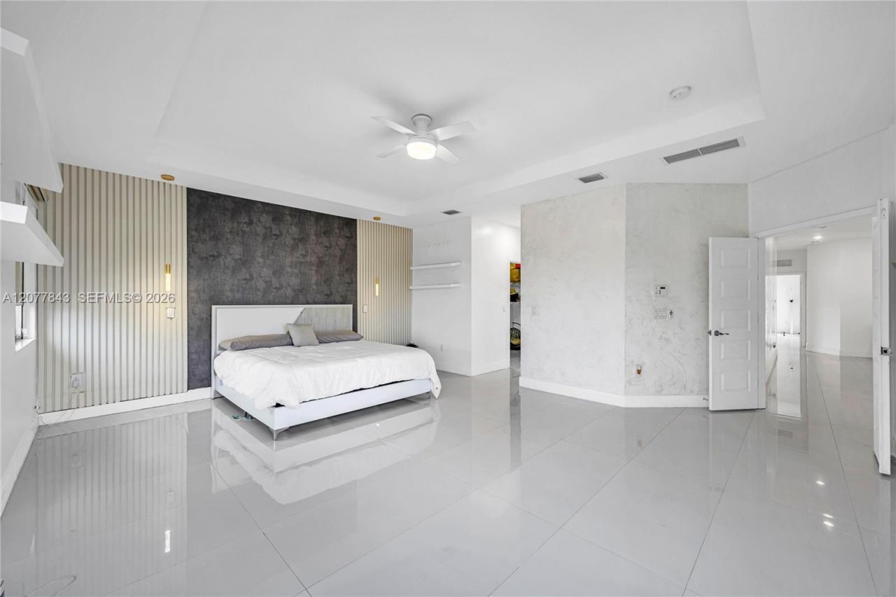 9121 NW 161st Ter , Miami Lakes, FL 33018 Photo