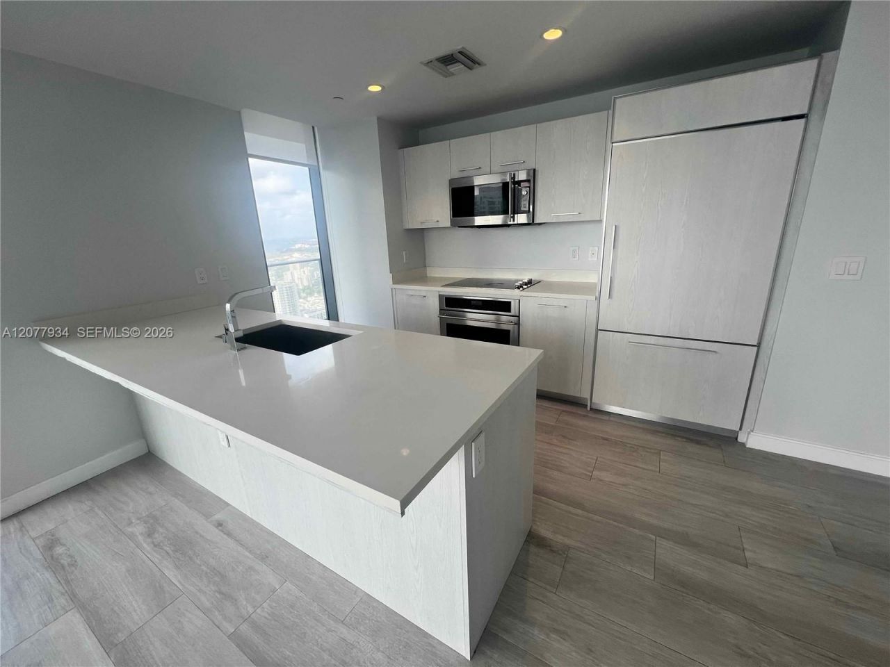 45 SW 9th St , Unit 3703, Miami, FL 33130 Photo