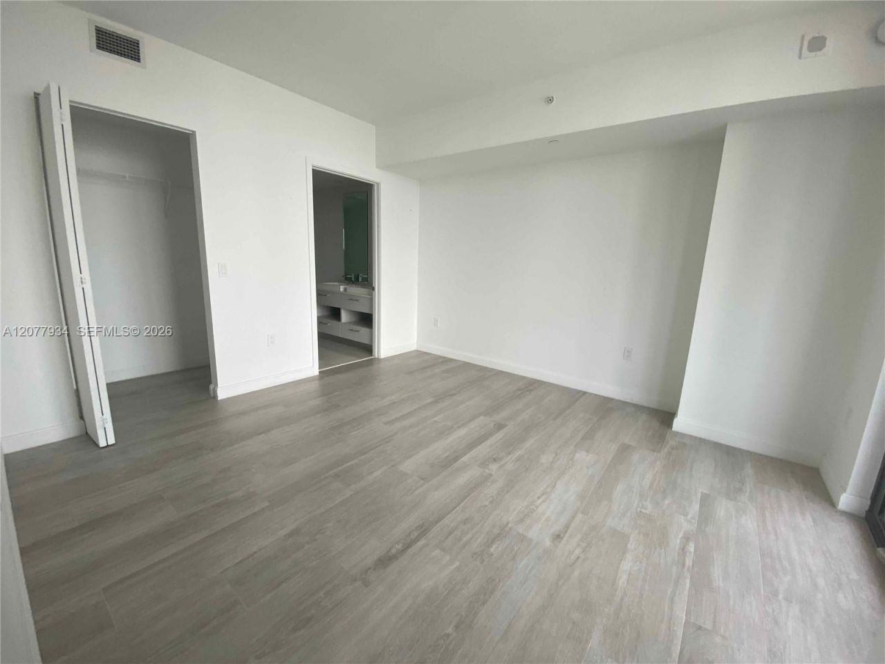 45 SW 9th St , Unit 3703, Miami, FL 33130 Photo