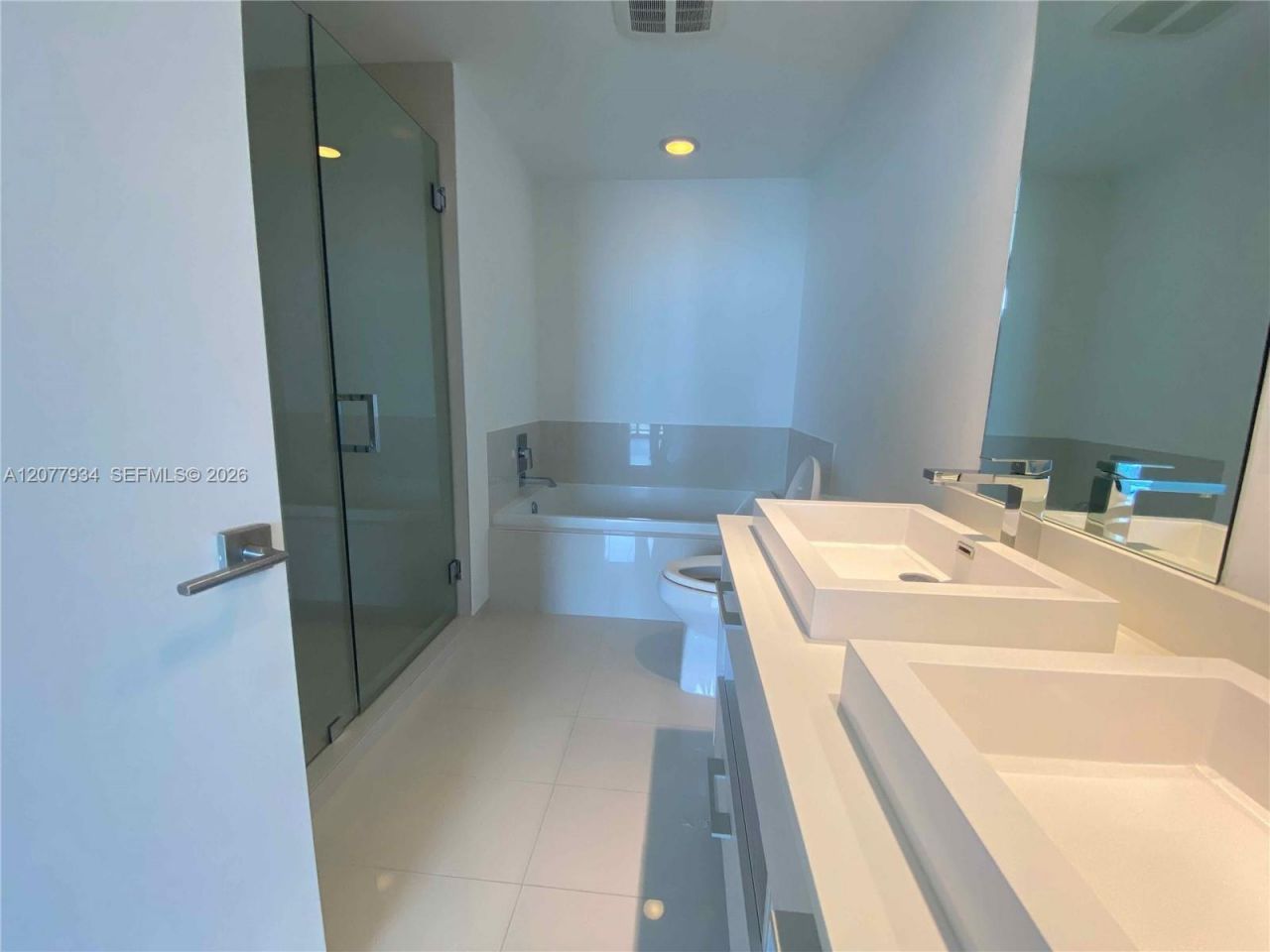 45 SW 9th St , Unit 3703, Miami, FL 33130 Photo
