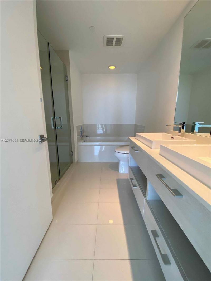 45 SW 9th St , Unit 3703, Miami, FL 33130 Photo