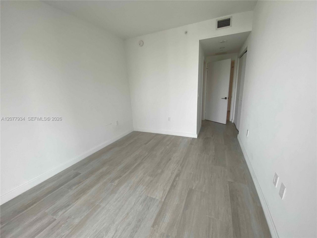 45 SW 9th St , Unit 3703, Miami, FL 33130 Photo