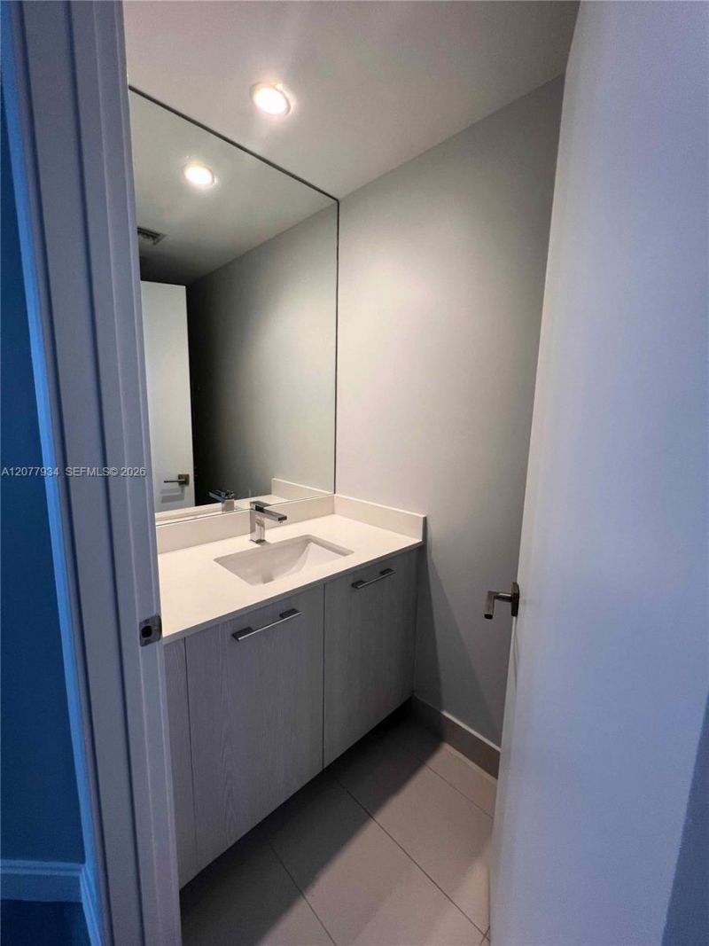 45 SW 9th St , Unit 3703, Miami, FL 33130 Photo