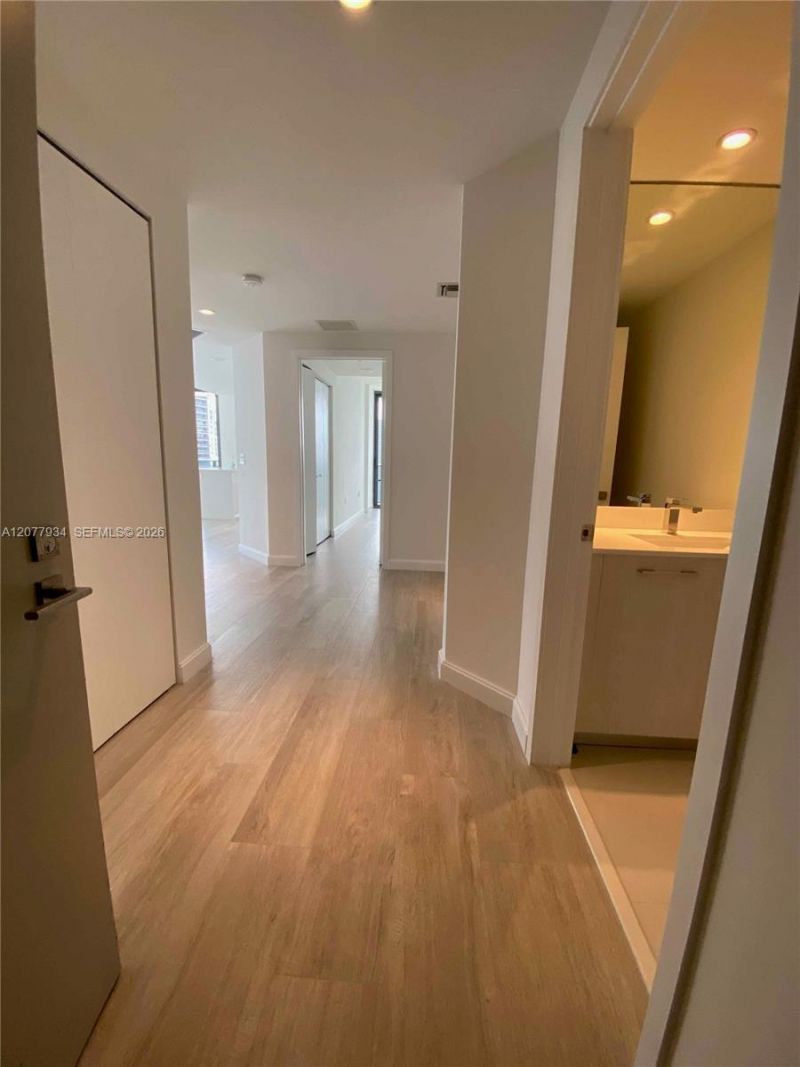 45 SW 9th St , Unit 3703, Miami, FL 33130 Photo