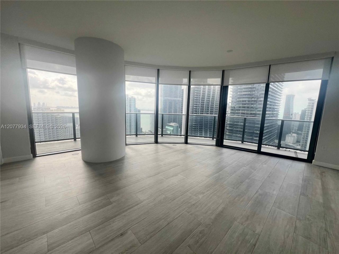 45 SW 9th St , Unit 3703, Miami, FL 33130 Photo