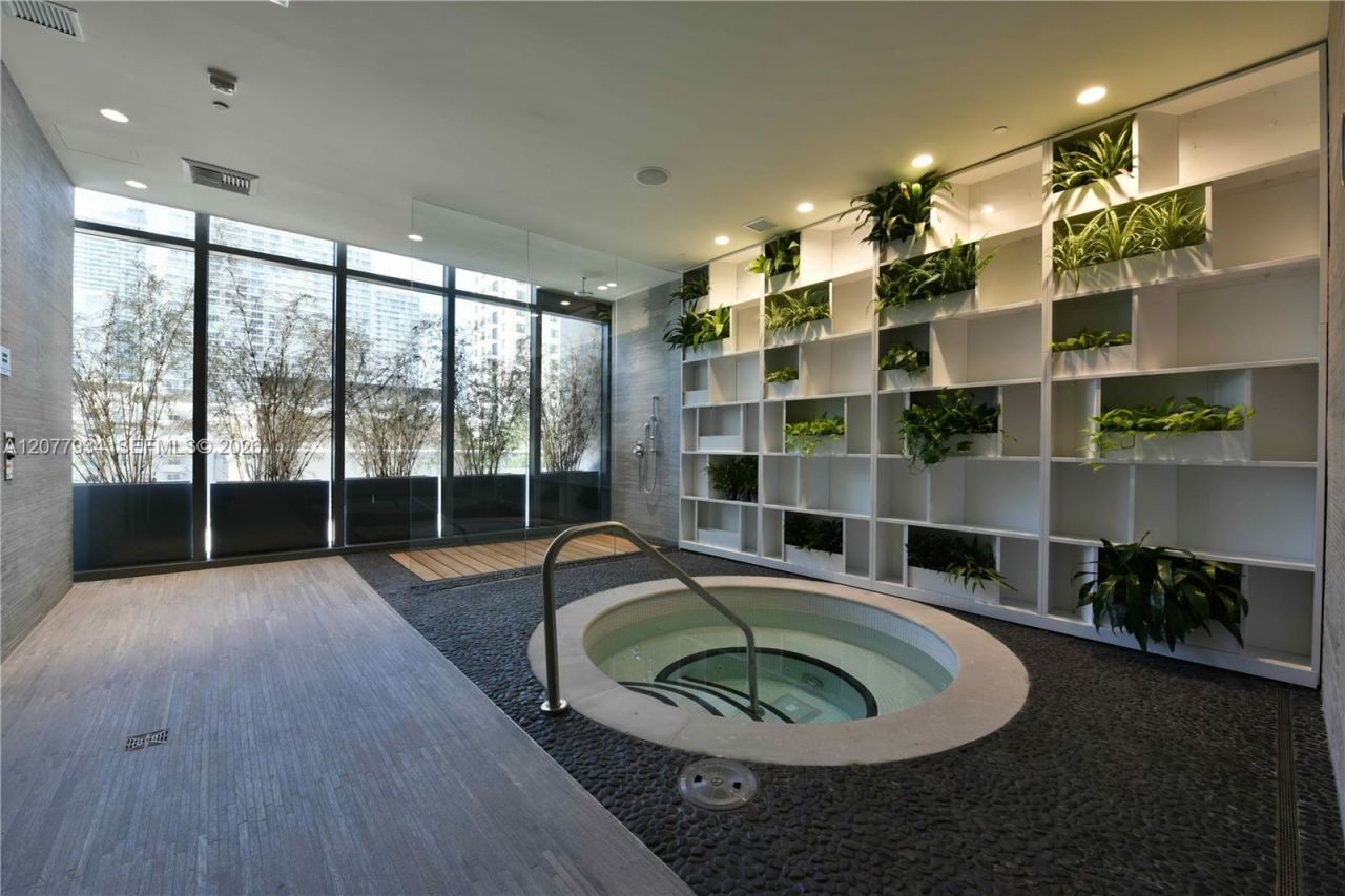 45 SW 9th St , Unit 3703, Miami, FL 33130 Photo