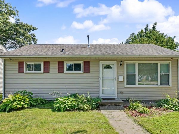 1111 31st Street , Bettendorf, IA 52722