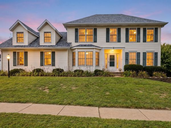 4816 Norfolk Place, Bettendorf, IA 52722