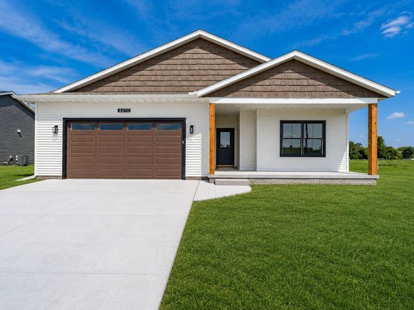 4610 W 12th Street, Davenport, IA 52804