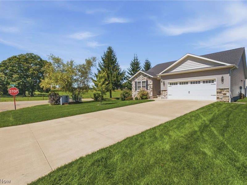 6031 Wentworth Lane SW, Canton, OH 44706 Photo 2