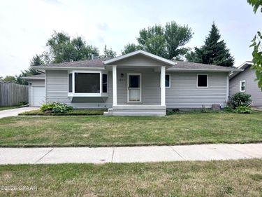 2261 FALLCREEK Court , Grand Forks, ND 58201