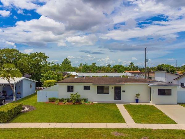 4212 SW 98th Ave , Miami, FL 33165