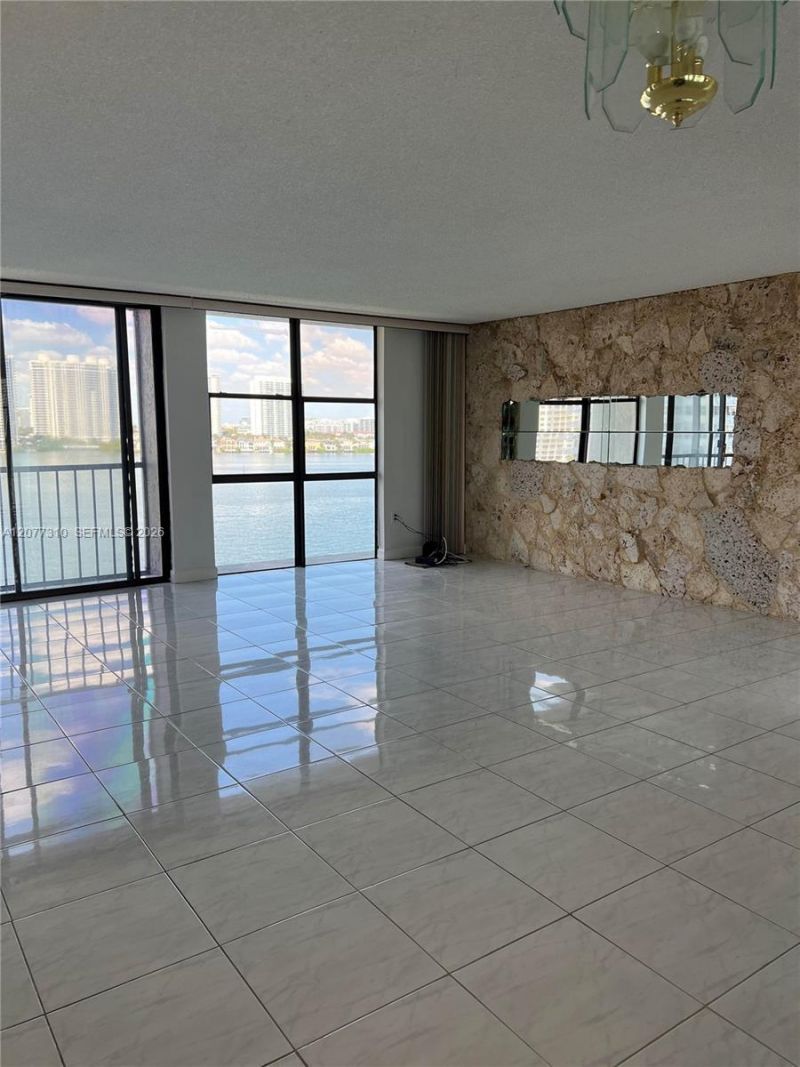 17500 N Bay Rd , Unit S907, Sunny Isles Beach, FL 33160 Photo
