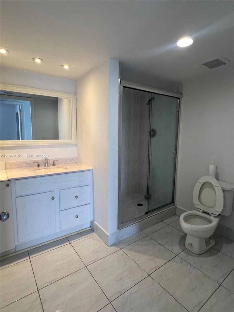 17500 N Bay Rd , Unit S907, Sunny Isles Beach, FL 33160 Photo