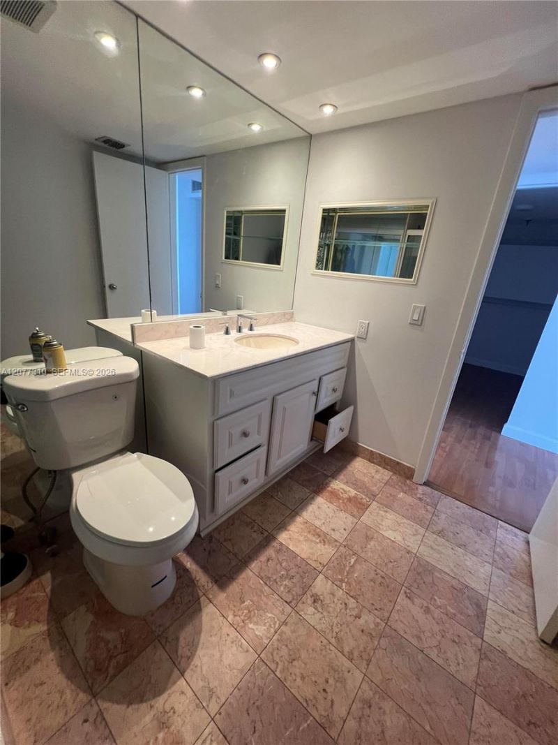 17500 N Bay Rd , Unit S907, Sunny Isles Beach, FL 33160 Photo